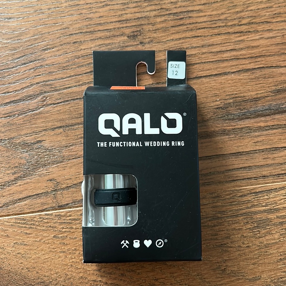 NWT QALO Functional Wedding Ring